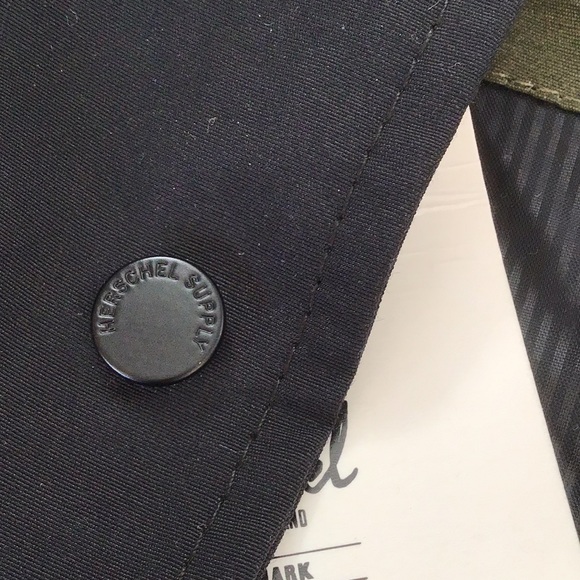 NWT Black Hershel Bomber Jacket Small Button - Picture 4 of 7